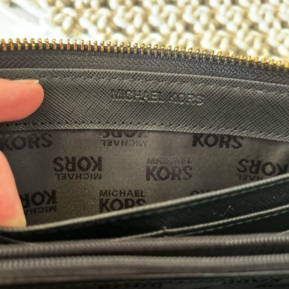 Michael Kors Wallet - Picture 6 of 6